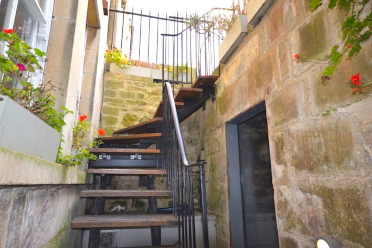 Lauras Townhouse Apartments Garrard'S Retreat Bath Exterior photo