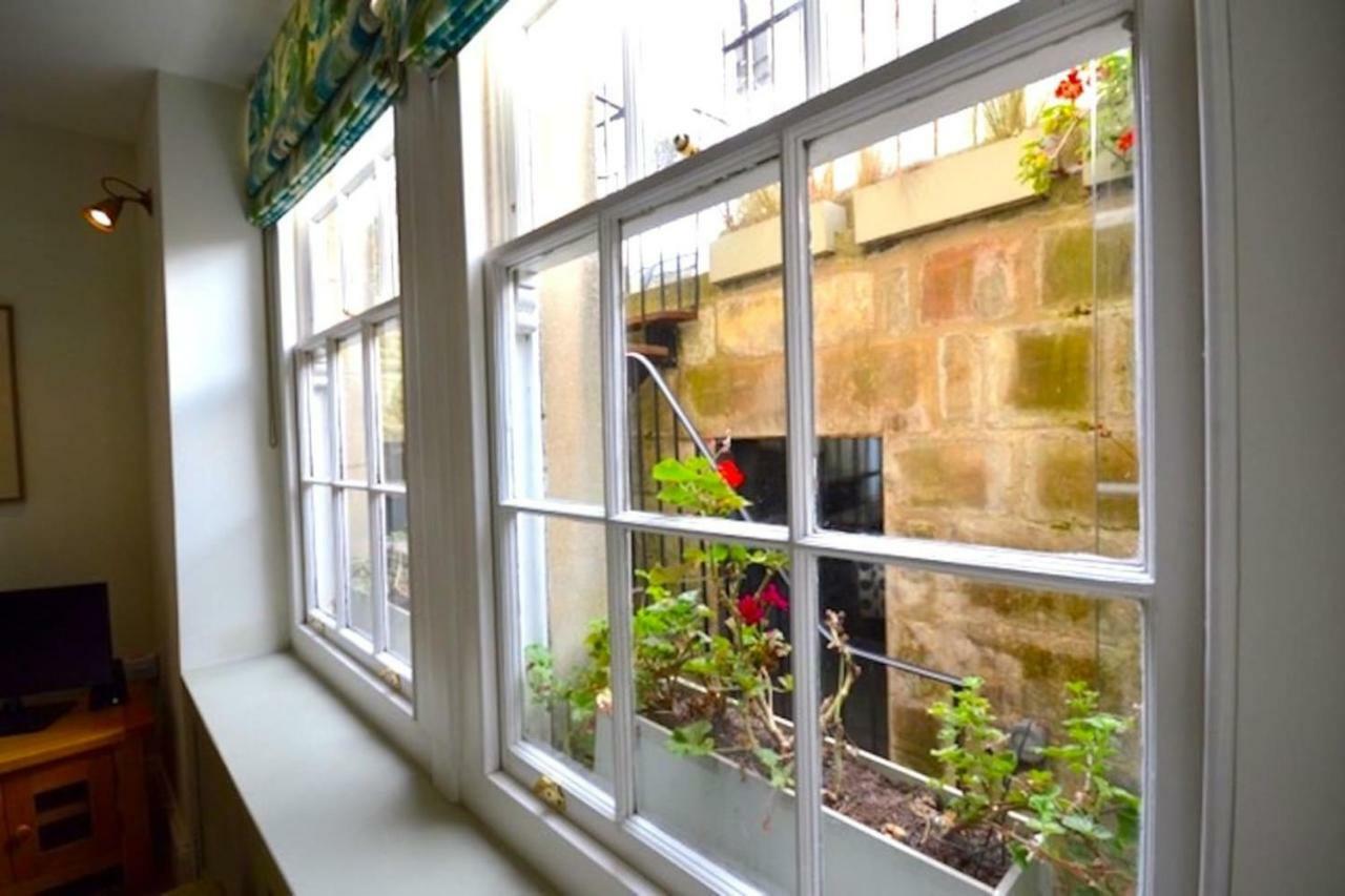 Lauras Townhouse Apartments Garrard'S Retreat Bath Exterior photo