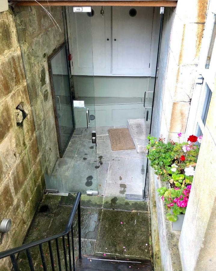 Lauras Townhouse Apartments Garrard'S Retreat Bath Exterior photo